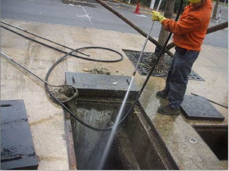 和静池底污泥如何清理