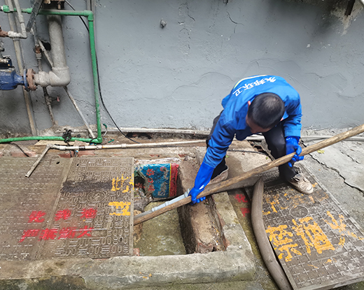 和静清掏化粪池